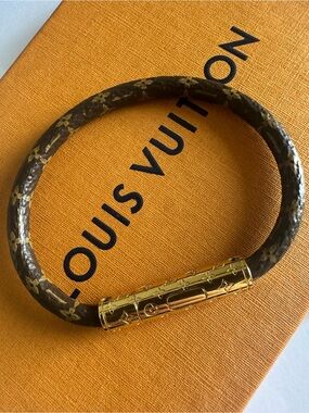 LOUIS VUITTON Monogram Confidential Bracelet Size 16 Gold Hardware Full Set